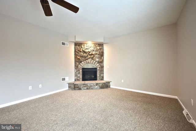 2760 PRIMROSE LN N, York, PA 17404