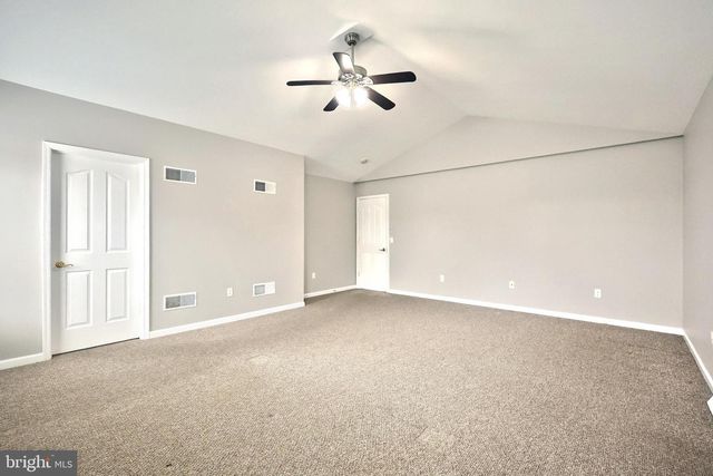 2760 PRIMROSE LN N, York, PA 17404