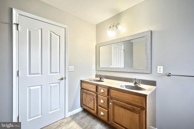 2760 PRIMROSE LN N, York, PA 17404