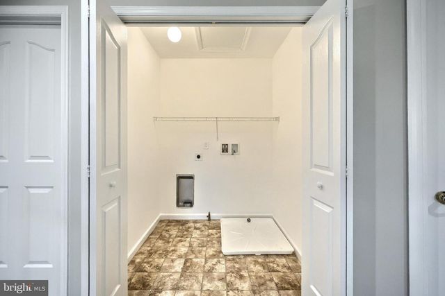 2760 PRIMROSE LN N, York, PA 17404