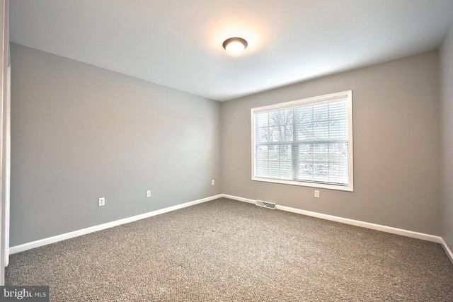 2760 PRIMROSE LN N, York, PA 17404