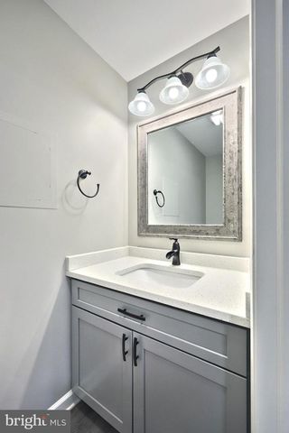 2760 PRIMROSE LN N, York, PA 17404