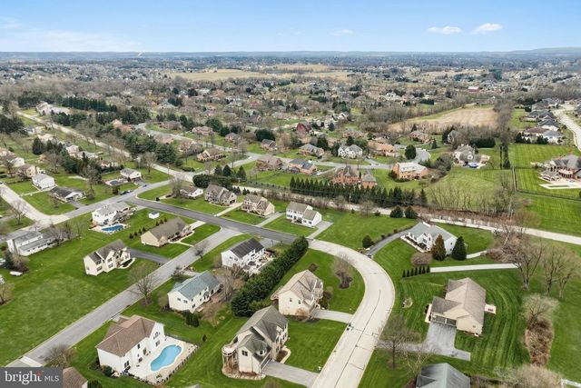 2760 PRIMROSE LN N, York, PA 17404