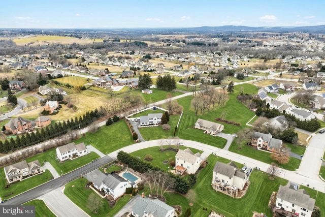 2760 PRIMROSE LN N, York, PA 17404