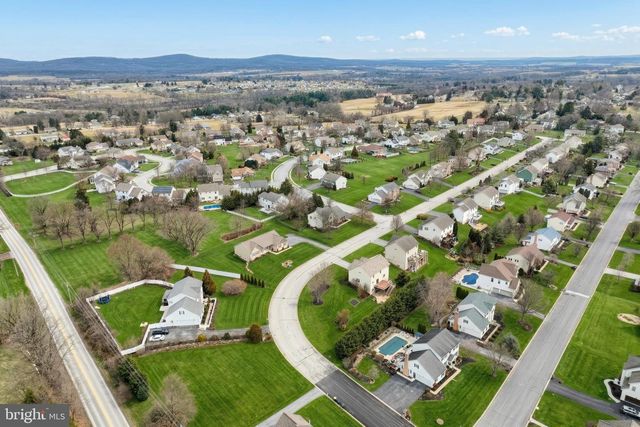 2760 PRIMROSE LN N, York, PA 17404