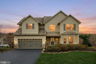 2760 PRIMROSE LN N, York, PA 17404