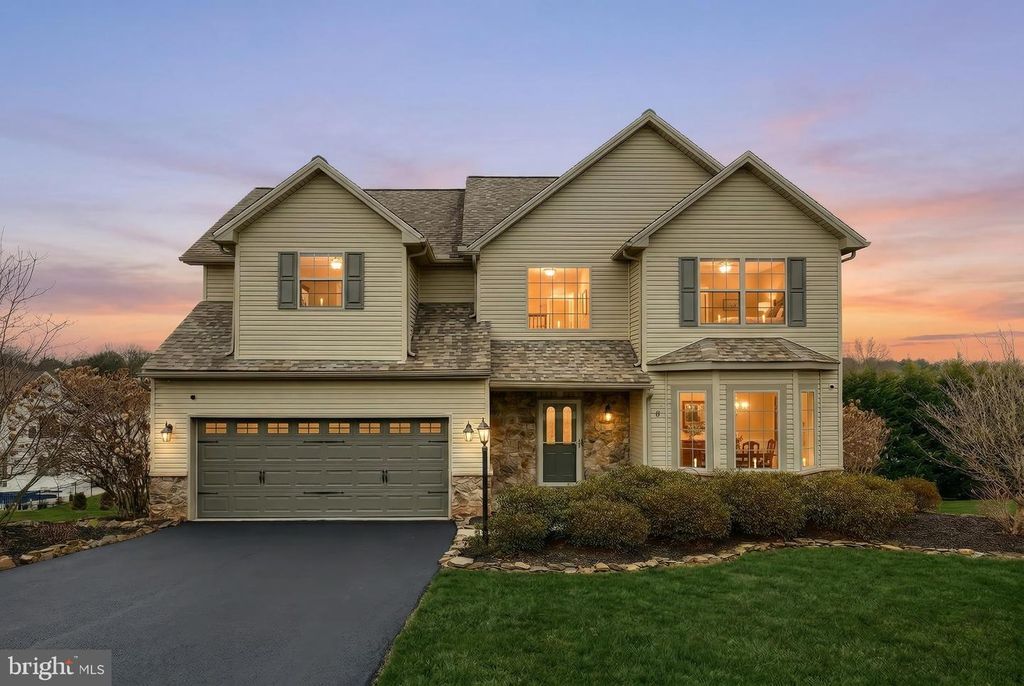 2760 PRIMROSE LN N, York, PA 17404