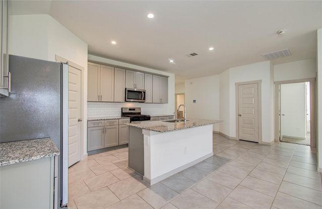 4930 Natchez Trace, Fresno, TX 77545