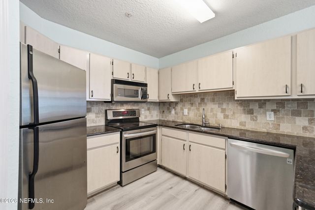 1701 THE GREENS Way 912, Jacksonville Beach, FL 32250