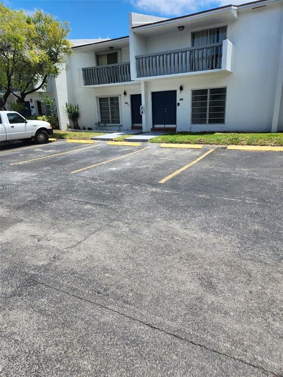 9430 SW 170th Street 302, Palmetto Bay, FL 33157