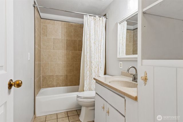 608 School SE, Lacey, WA 98503
