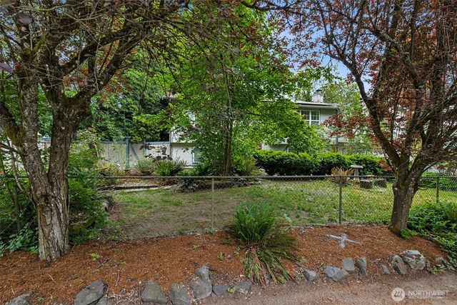608 School SE, Lacey, WA 98503