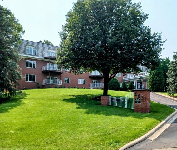 8621 Basswood Road 23, Eden Prairie, MN 55344