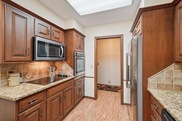 8621 Basswood Road 23, Eden Prairie, MN 55344