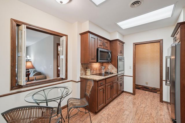 8621 Basswood Road 23, Eden Prairie, MN 55344