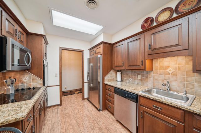 8621 Basswood Road 23, Eden Prairie, MN 55344