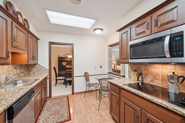 8621 Basswood Road 23, Eden Prairie, MN 55344