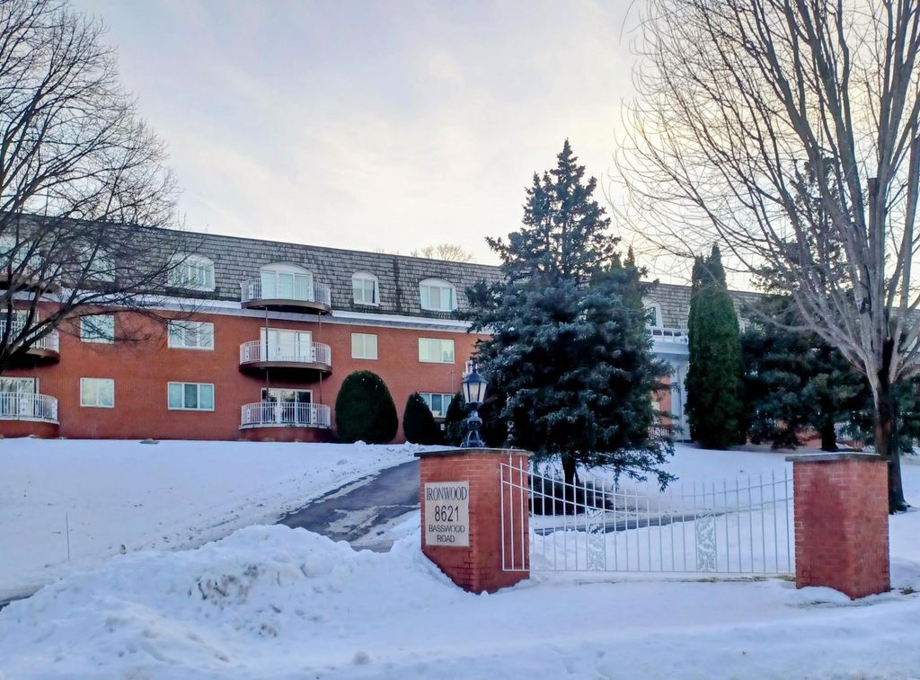 8621 Basswood Road 23, Eden Prairie, MN 55344