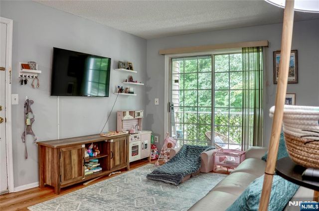 388 Poets Way, Mahwah, NJ 07430