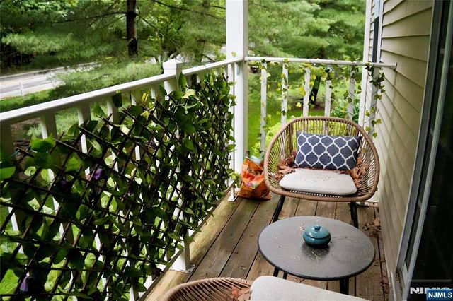 388 Poets Way, Mahwah, NJ 07430