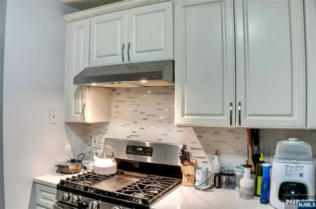 388 Poets Way, Mahwah, NJ 07430