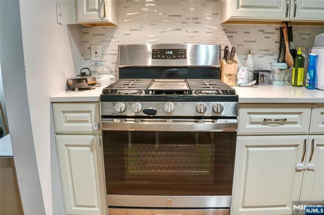 388 Poets Way, Mahwah, NJ 07430