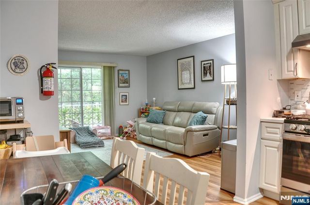 388 Poets Way, Mahwah, NJ 07430