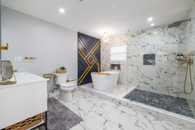 23 Faith Lane, Westbury, NY 11590