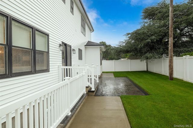 23 Faith Lane, Westbury, NY 11590