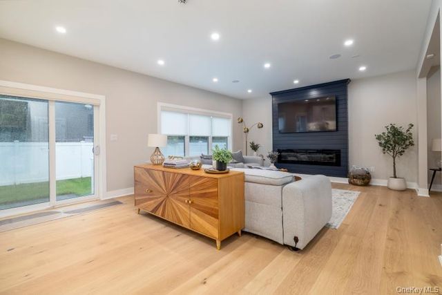 23 Faith Lane, Westbury, NY 11590