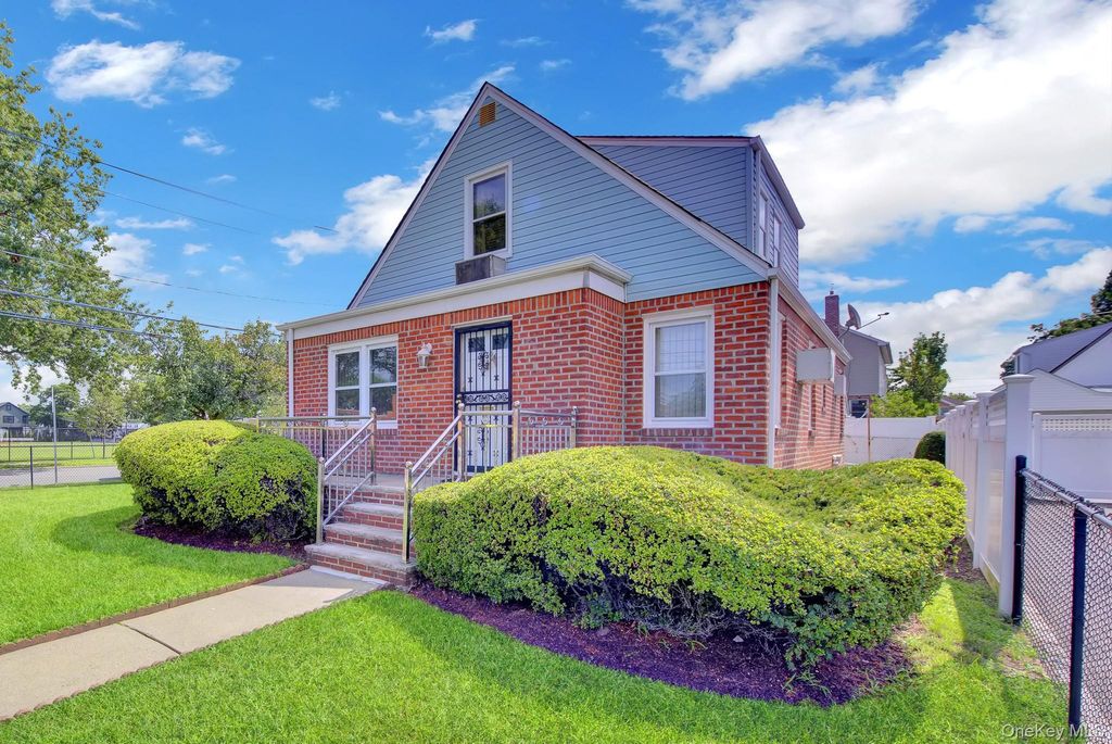 409 Saint Agnes Place, Franklin Square, NY 11010 — photo 3