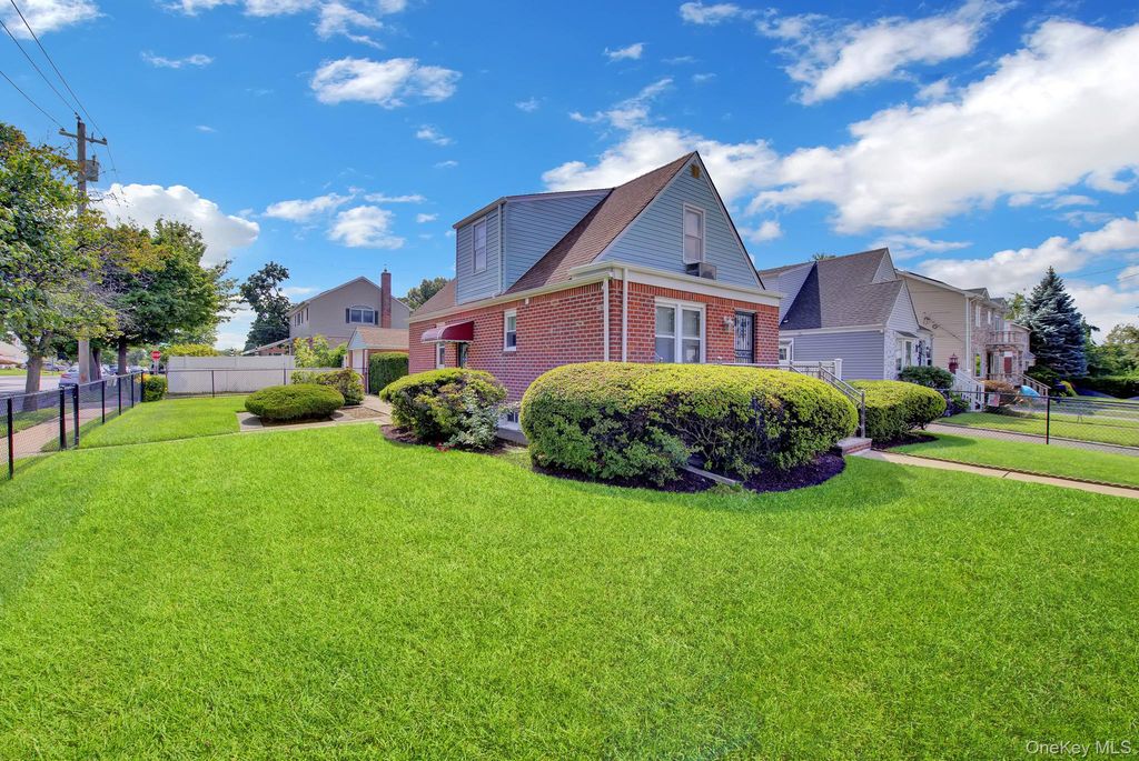 409 Saint Agnes Place, Franklin Square, NY 11010 — photo 4
