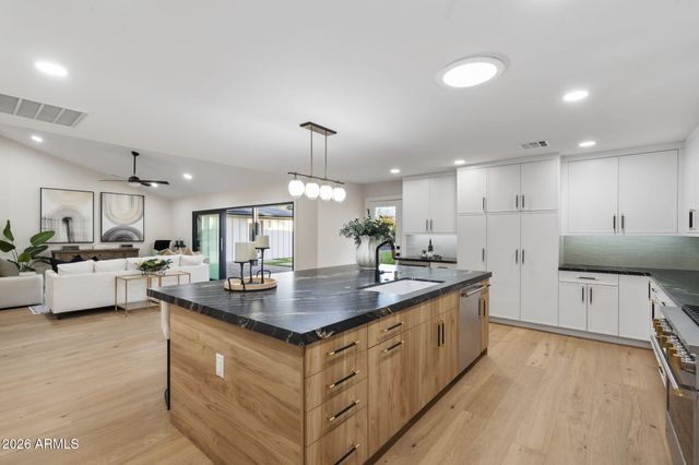 1413 E SAN MIGUEL Avenue, Phoenix, AZ 85014