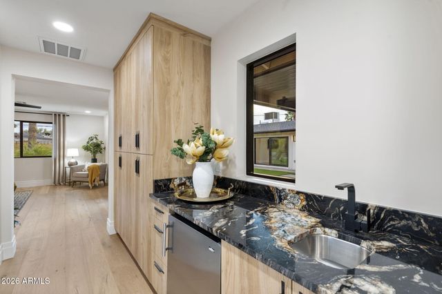 1413 E SAN MIGUEL Avenue, Phoenix, AZ 85014