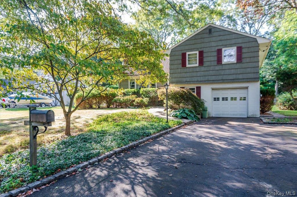 6 Wheeler Drive, Huntington Station, NY 11746