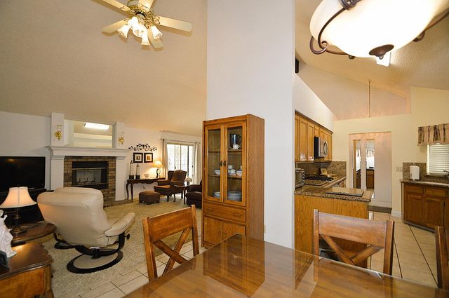 2037 E Decatur Avenue, Fresno, CA 93720