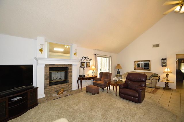 2037 E Decatur Avenue, Fresno, CA 93720