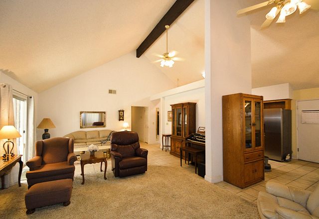 2037 E Decatur Avenue, Fresno, CA 93720