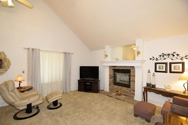 2037 E Decatur Avenue, Fresno, CA 93720