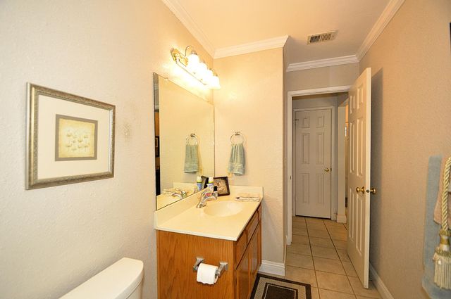 2037 E Decatur Avenue, Fresno, CA 93720