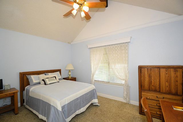 2037 E Decatur Avenue, Fresno, CA 93720