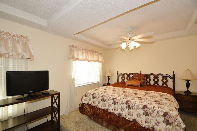 2037 E Decatur Avenue, Fresno, CA 93720