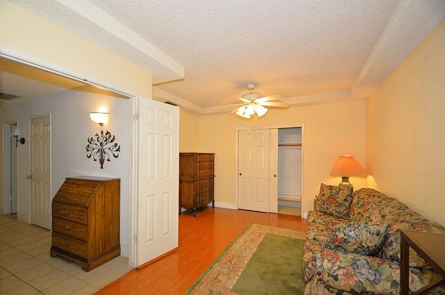 2037 E Decatur Avenue, Fresno, CA 93720