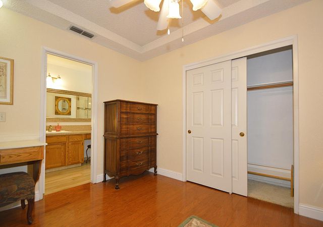 2037 E Decatur Avenue, Fresno, CA 93720