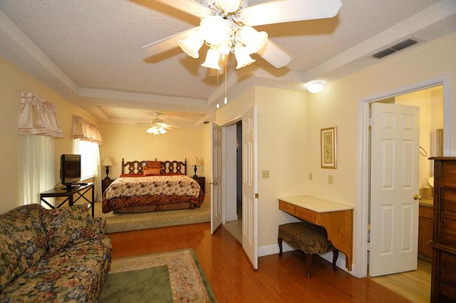 2037 E Decatur Avenue, Fresno, CA 93720