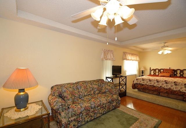 2037 E Decatur Avenue, Fresno, CA 93720