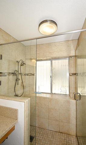 2037 E Decatur Avenue, Fresno, CA 93720