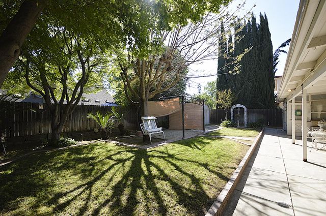 2037 E Decatur Avenue, Fresno, CA 93720