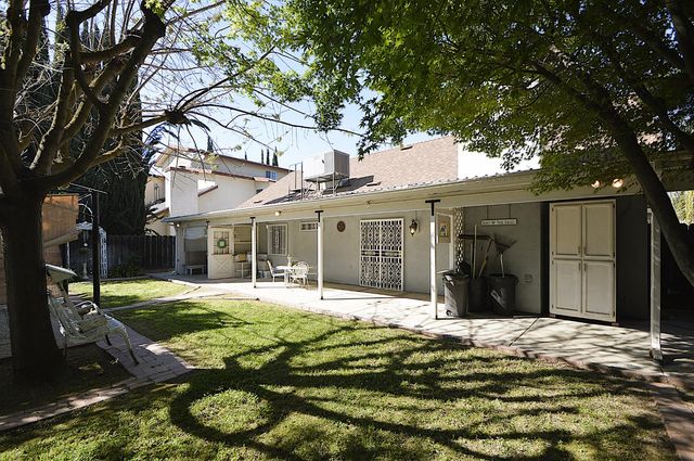 2037 E Decatur Avenue, Fresno, CA 93720