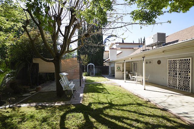 2037 E Decatur Avenue, Fresno, CA 93720